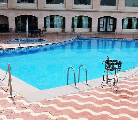 Hotel Ark Continental Rudrapur מראה חיצוני תמונה